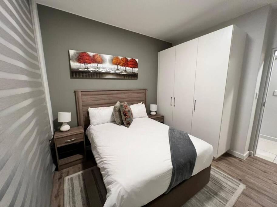 Suitetrails - Spacious Apartment in The Median Rosebank