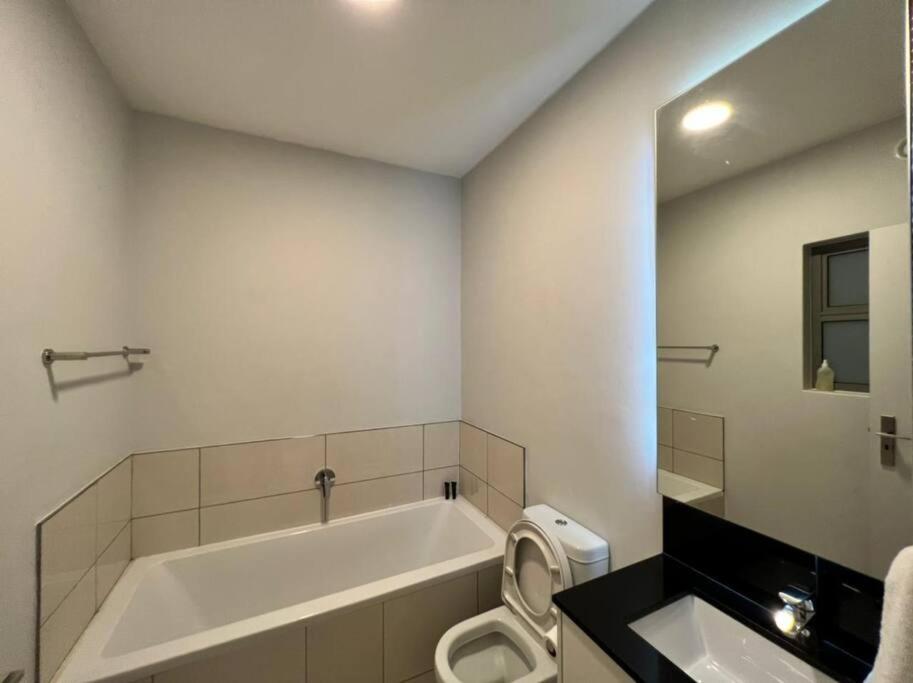 Suitetrails - Spacious Apartment in The Median Rosebank