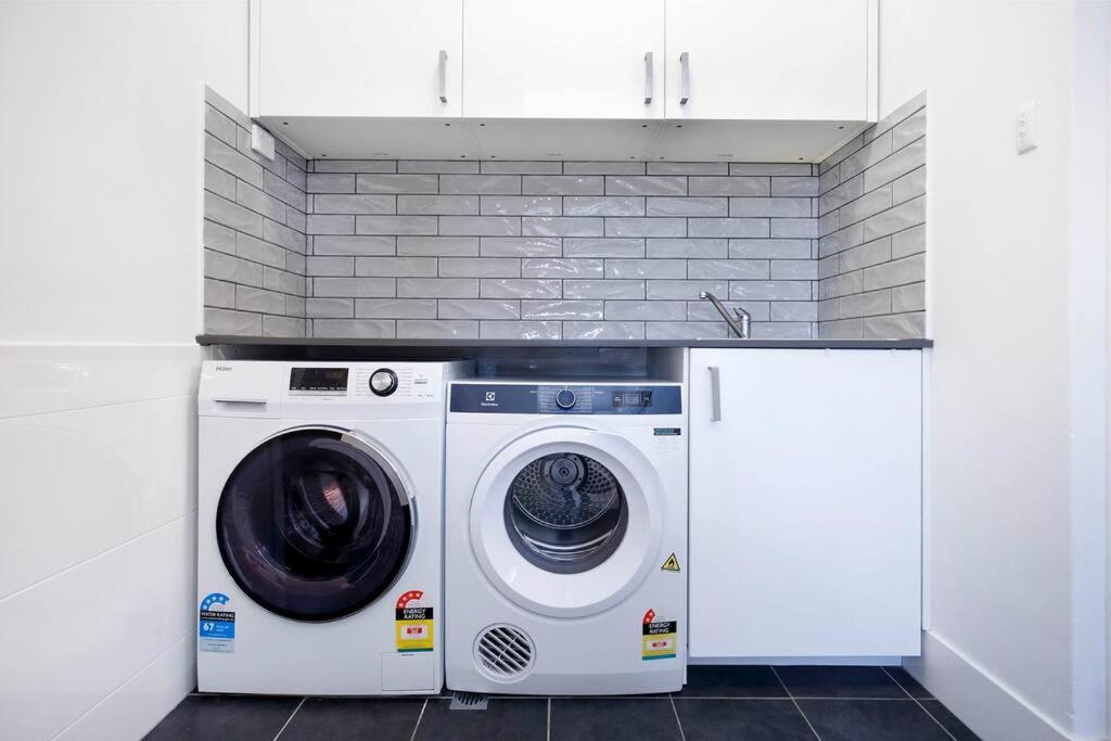 The Zebra - 4Bdrm Slps 8 2 Bathrm Wi-Fi - Housity