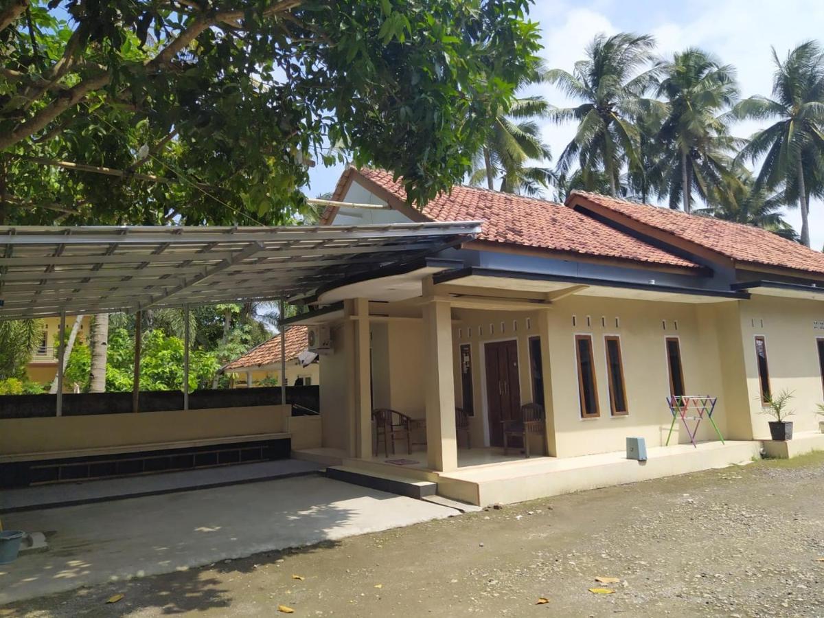 Homestay Putra Sindang Asih Batukaras - Housity