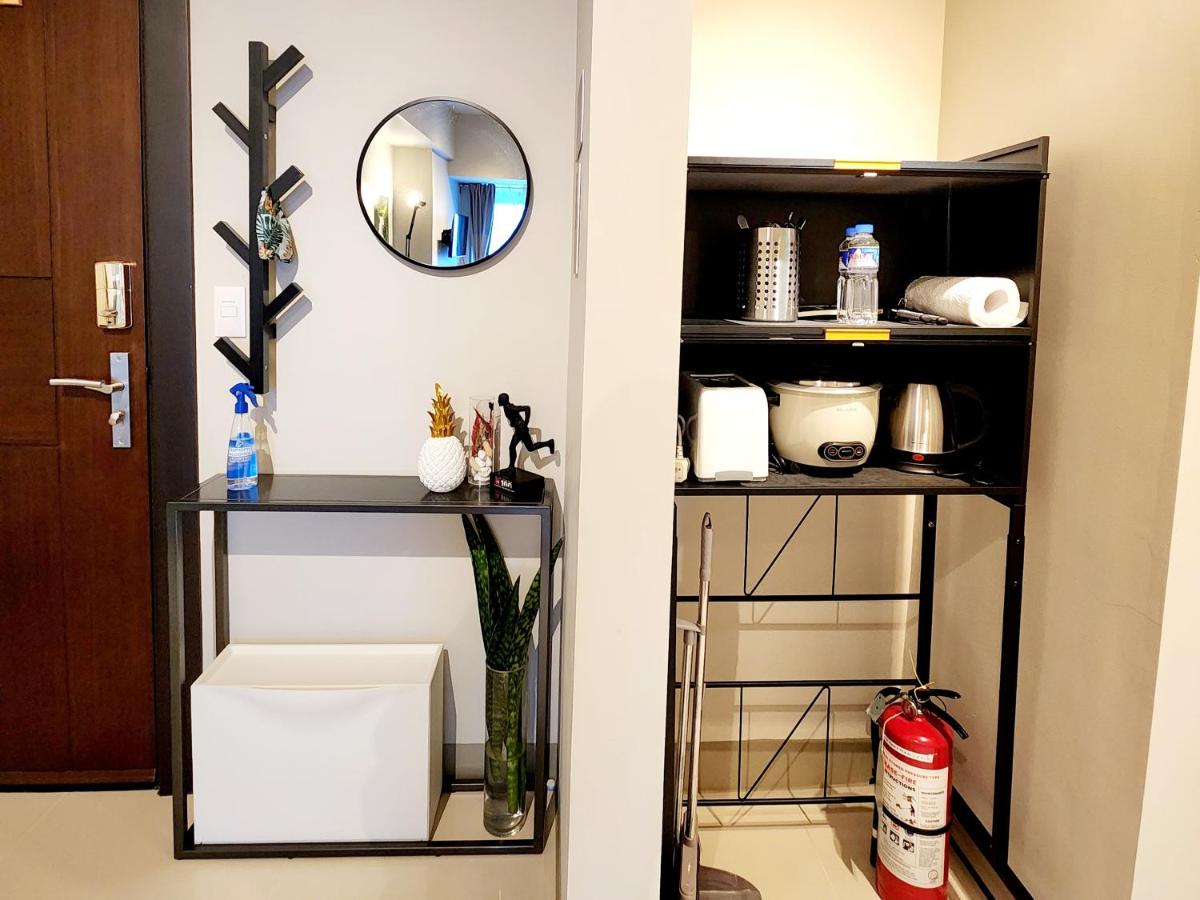 Pristine & Cozy Stay at Uptown Mall BGC across Mitsukoshi with FREE Parking - Housity