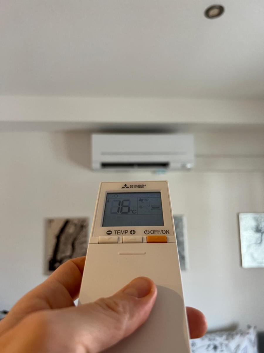 Modernes Doppelzimmer mit Bad & AC in Kehl Goldscheuer - 1A Guesthouse - Housity