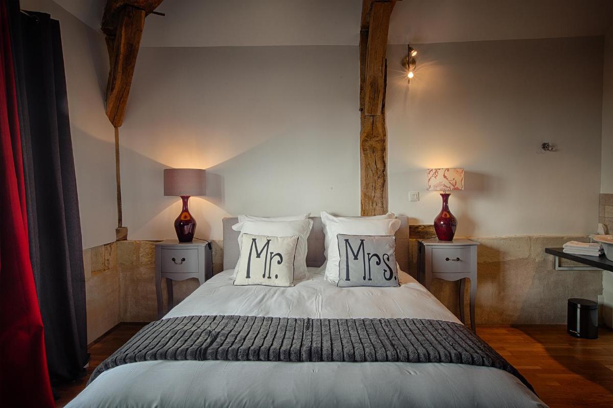 Un ou plusieurs lits dans un hébergement de l'établissement Hôtel & Spa Chai De La Paleine
