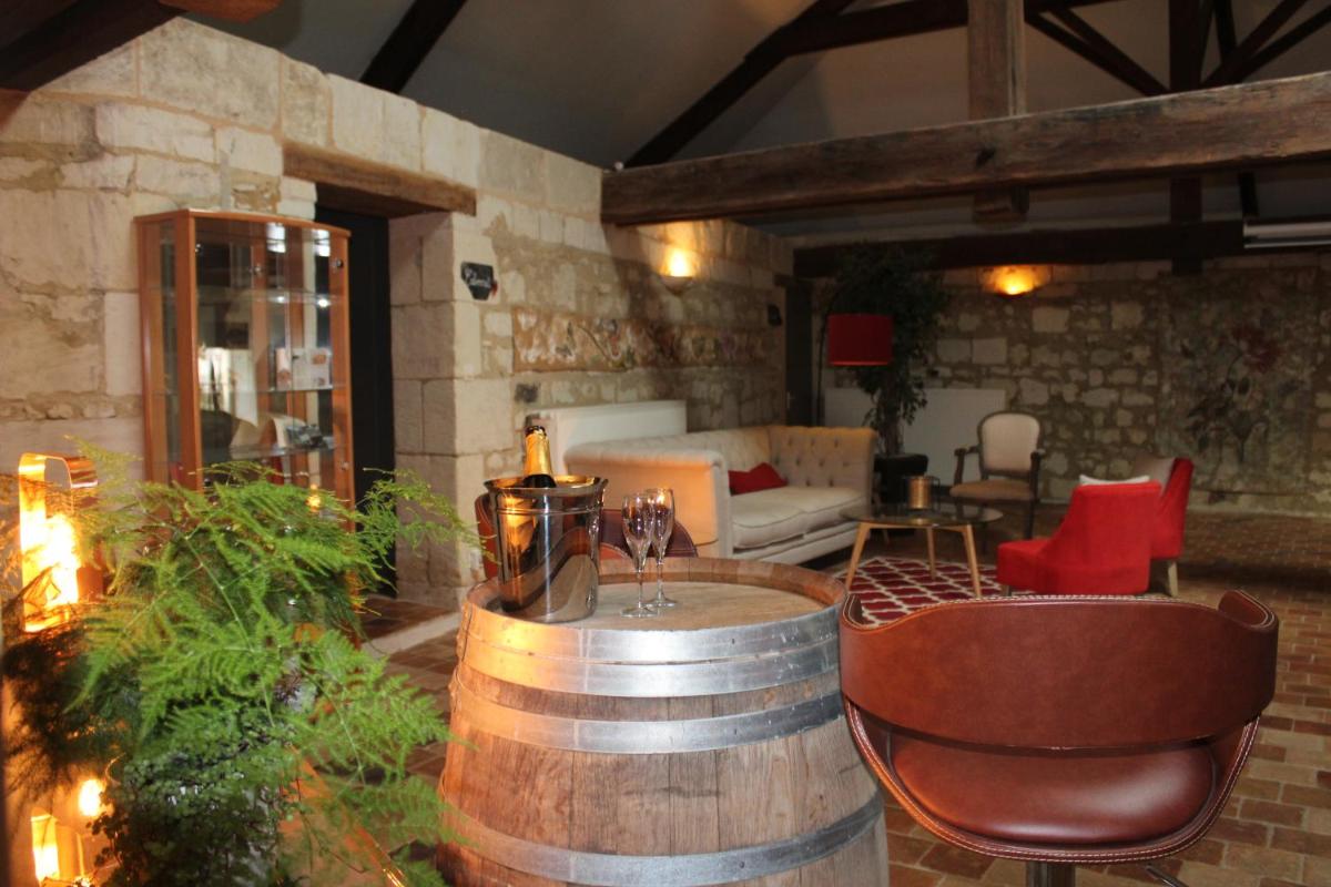 Coin salon dans l'établissement Hôtel & Spa Chai De La Paleine