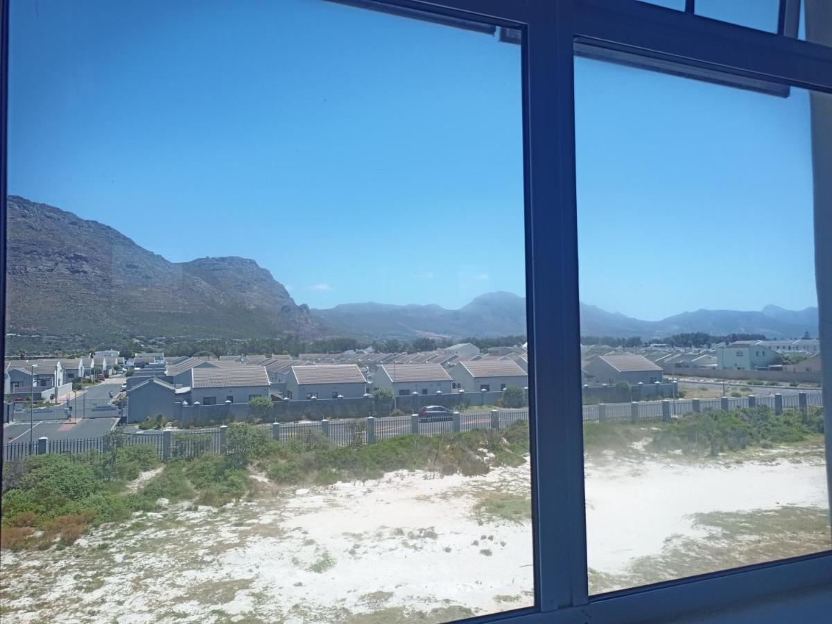 Dune Crest - 2 Bedroom Apartment - Housity