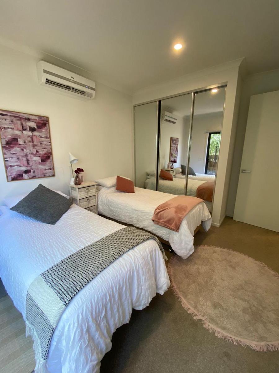 2Bedroom Tranquil Townhouse CLOSE TO CITY & AIRPORT - Housity