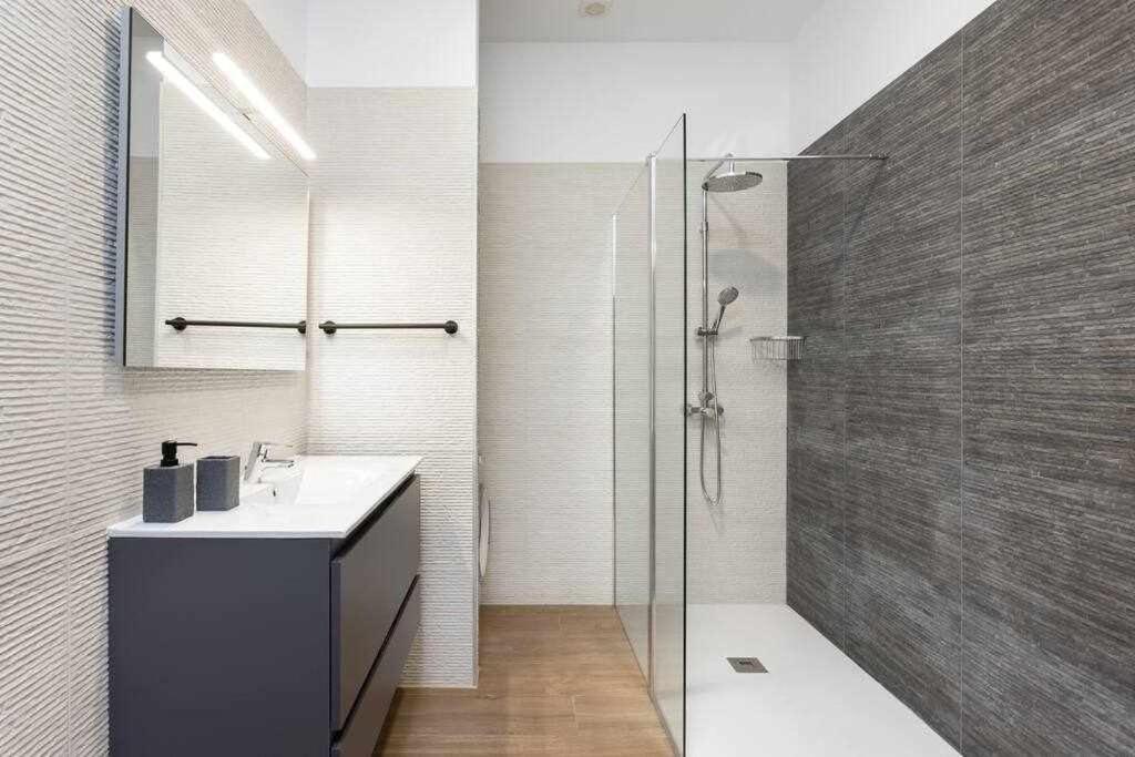 Sunnyland Santa Cruz Loft parking - Hizvo