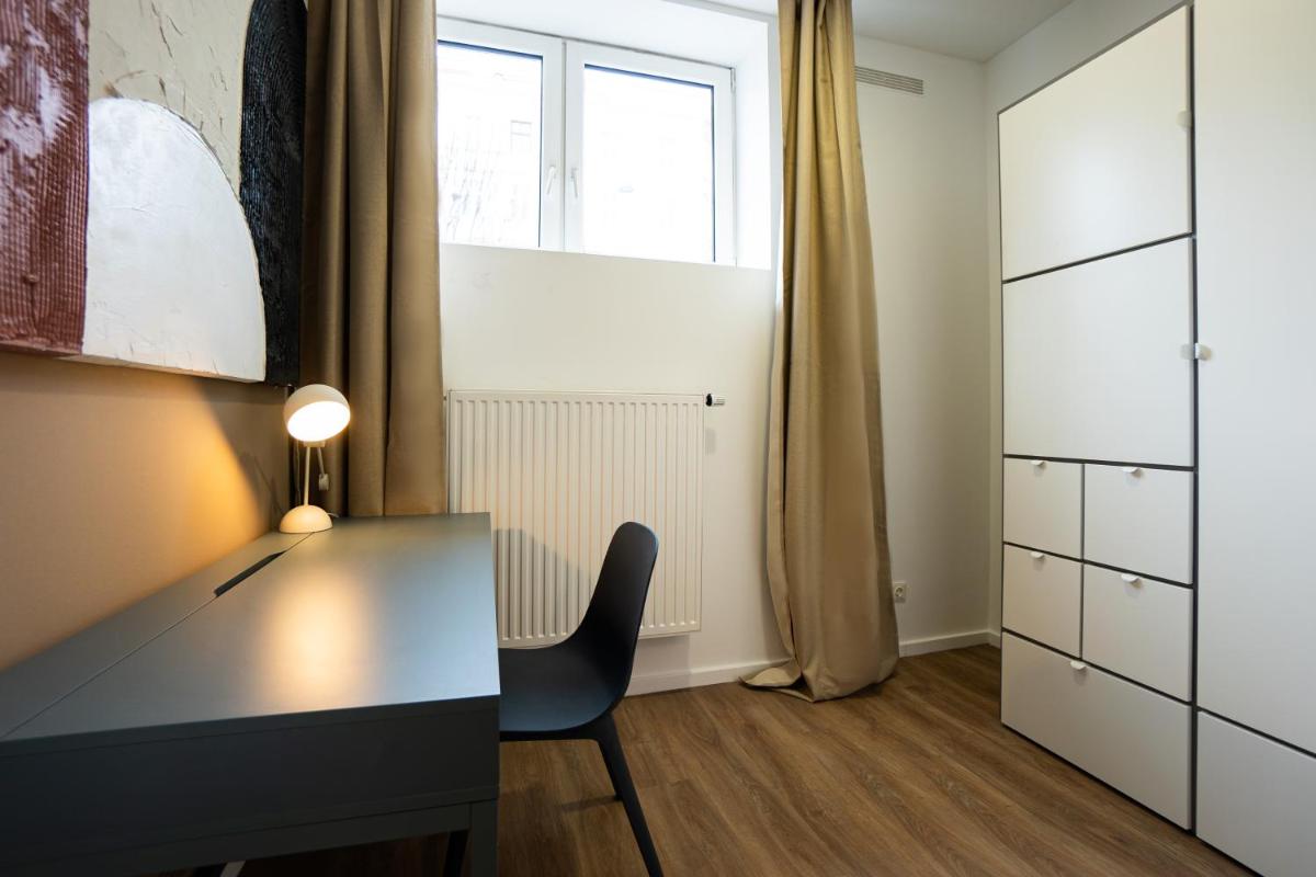 Stylish apartment with dedicated working space and super king-size bed located between city centre and Donau river - Housity