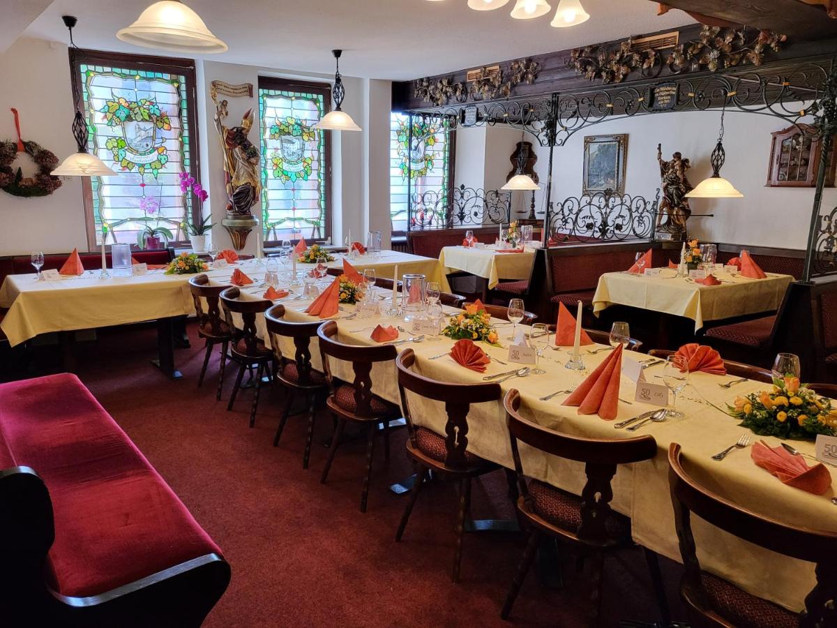 Hotel Weinhaus Am Stiftstor - Housity