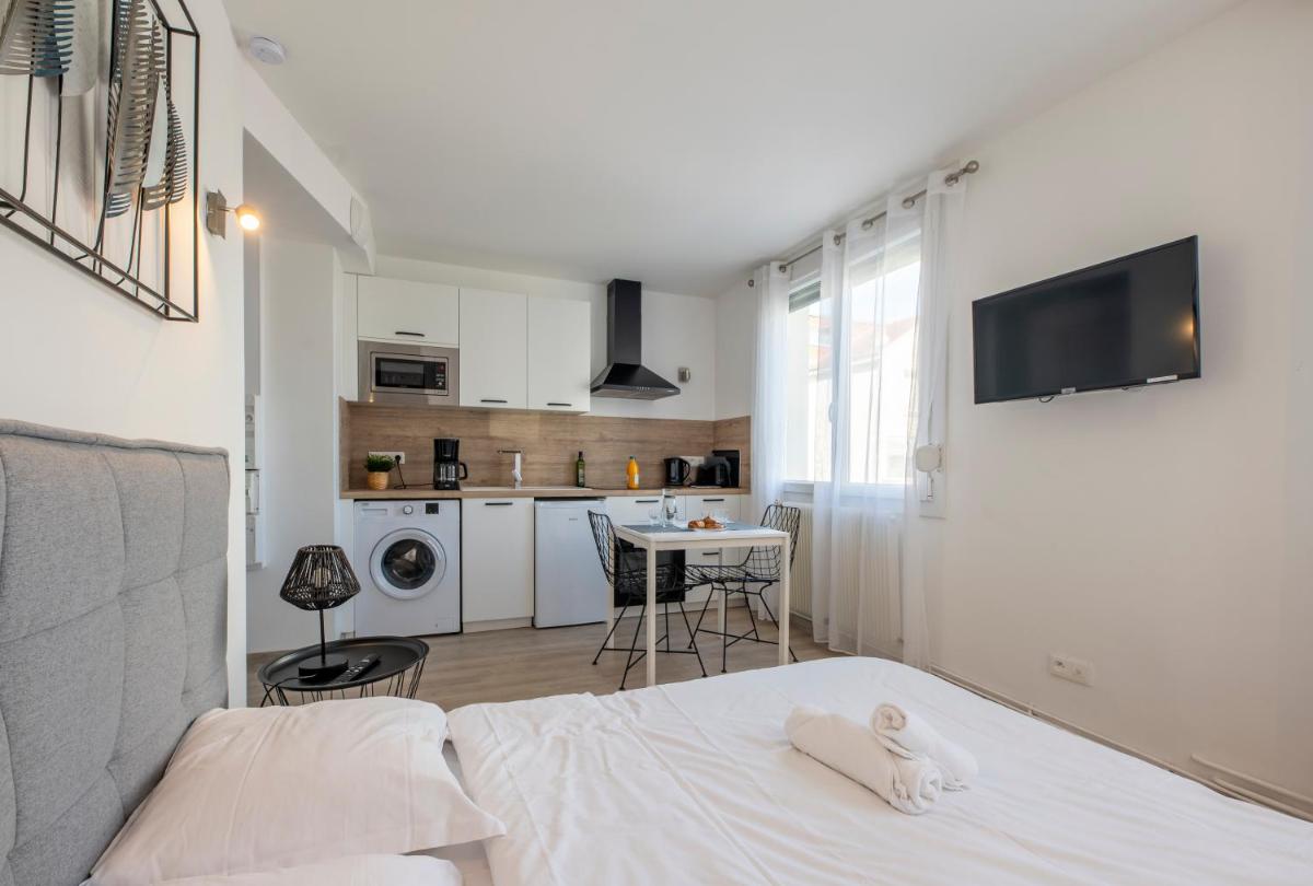 Dolmen Adrien 2 - Housity