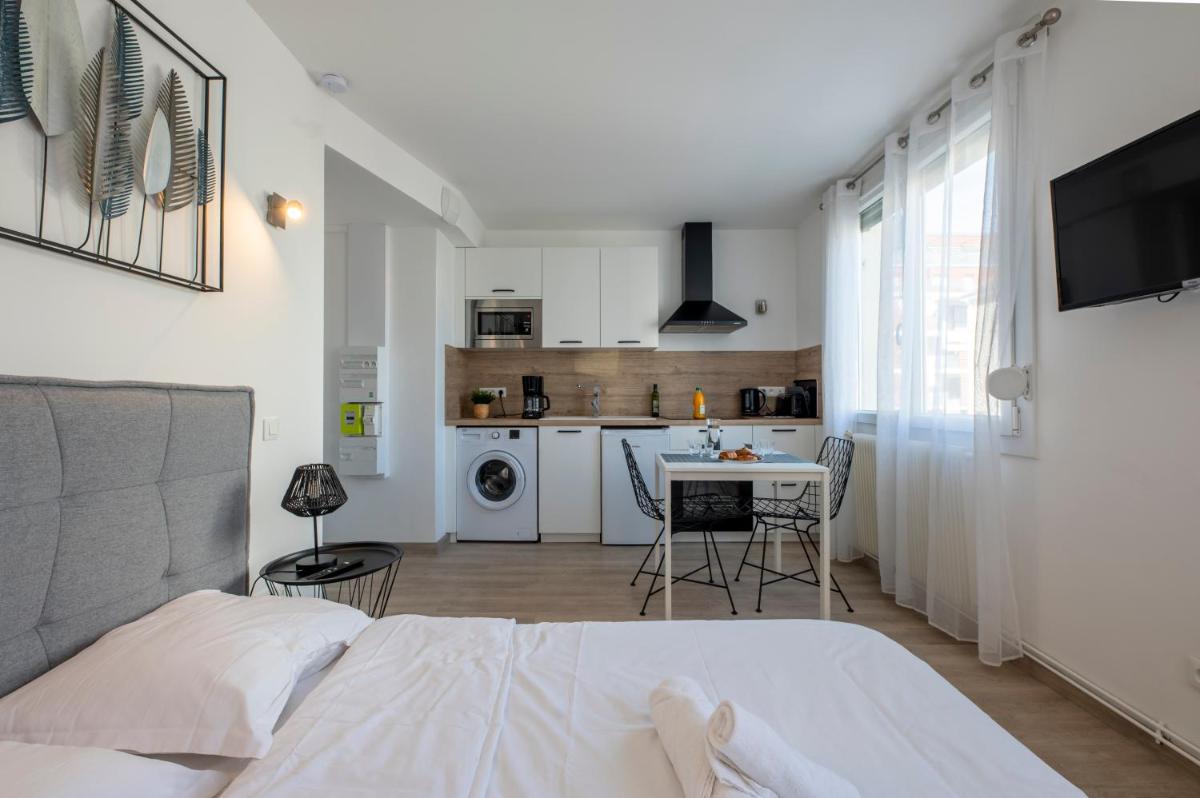 Dolmen Adrien 2 - Housity