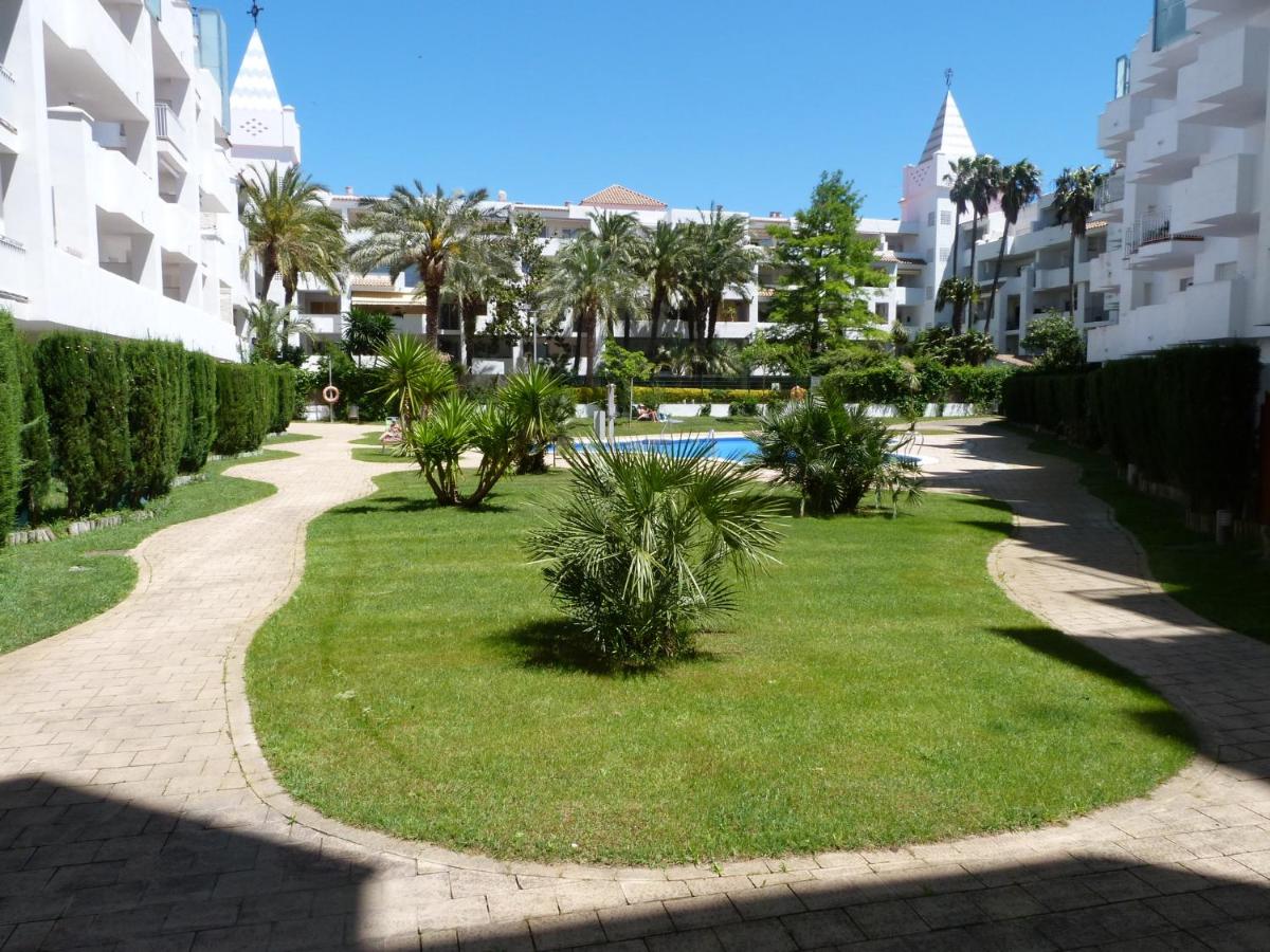 2 Beds, 2 Baths Apartment With Great Views and Pool - Housity