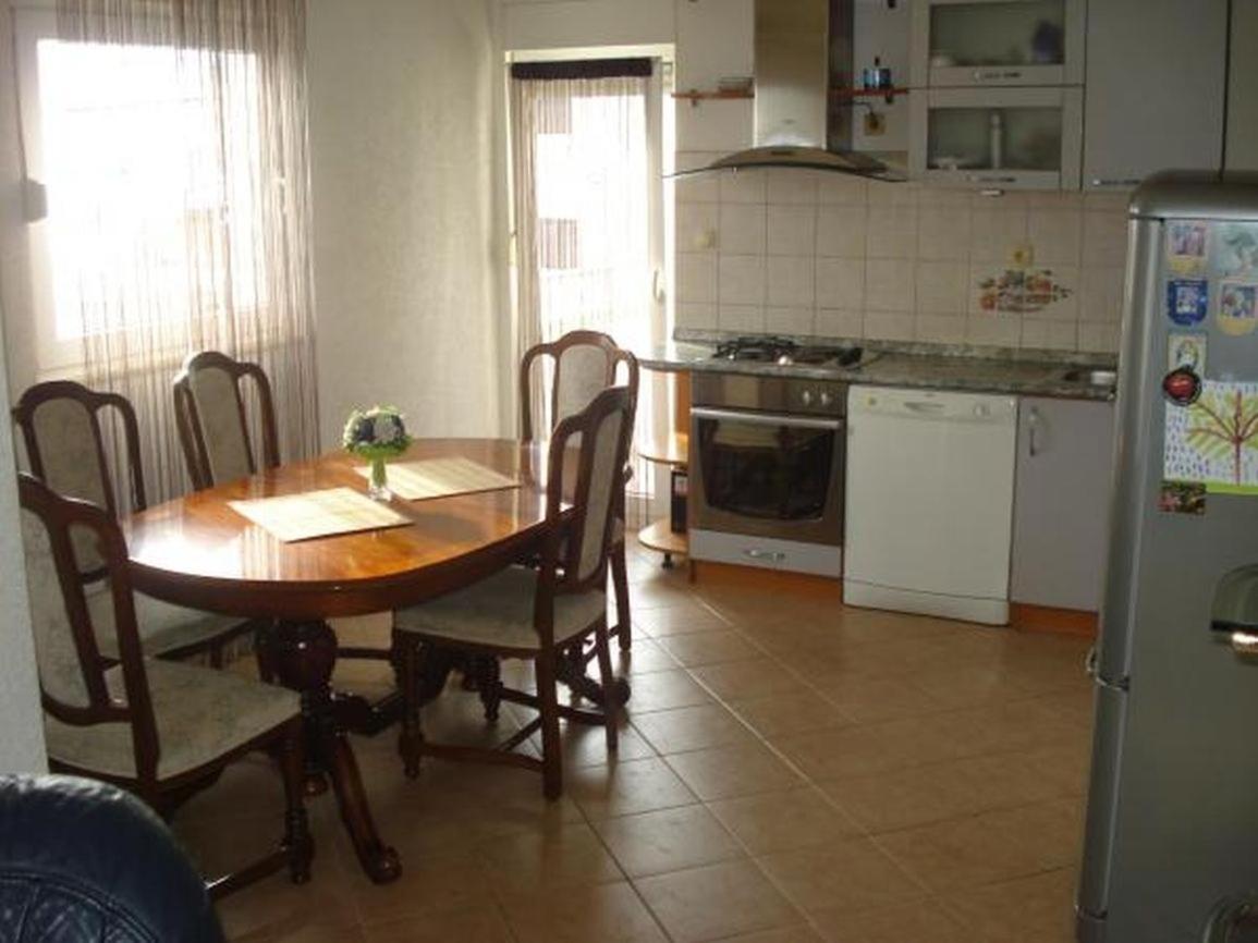Apartment in Dugi Rat with sea view, balcony, air conditioning, WiFi 5113-3 - Housity