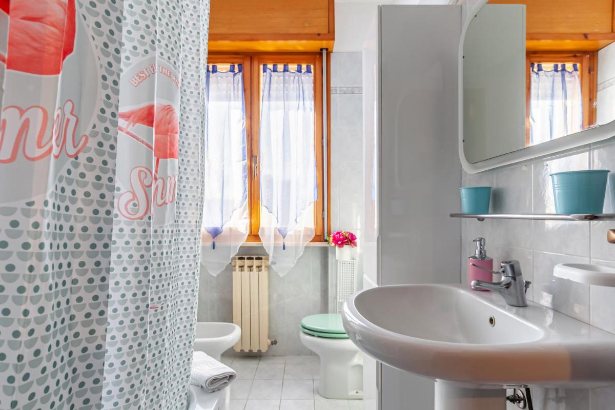 Cozy Apartment near the Hospital with 2 Balconies! - Housity