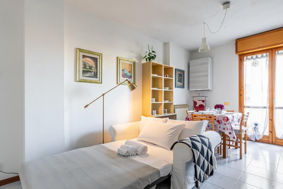 Cozy Apartment near the Hospital with 2 Balconies! - Housity