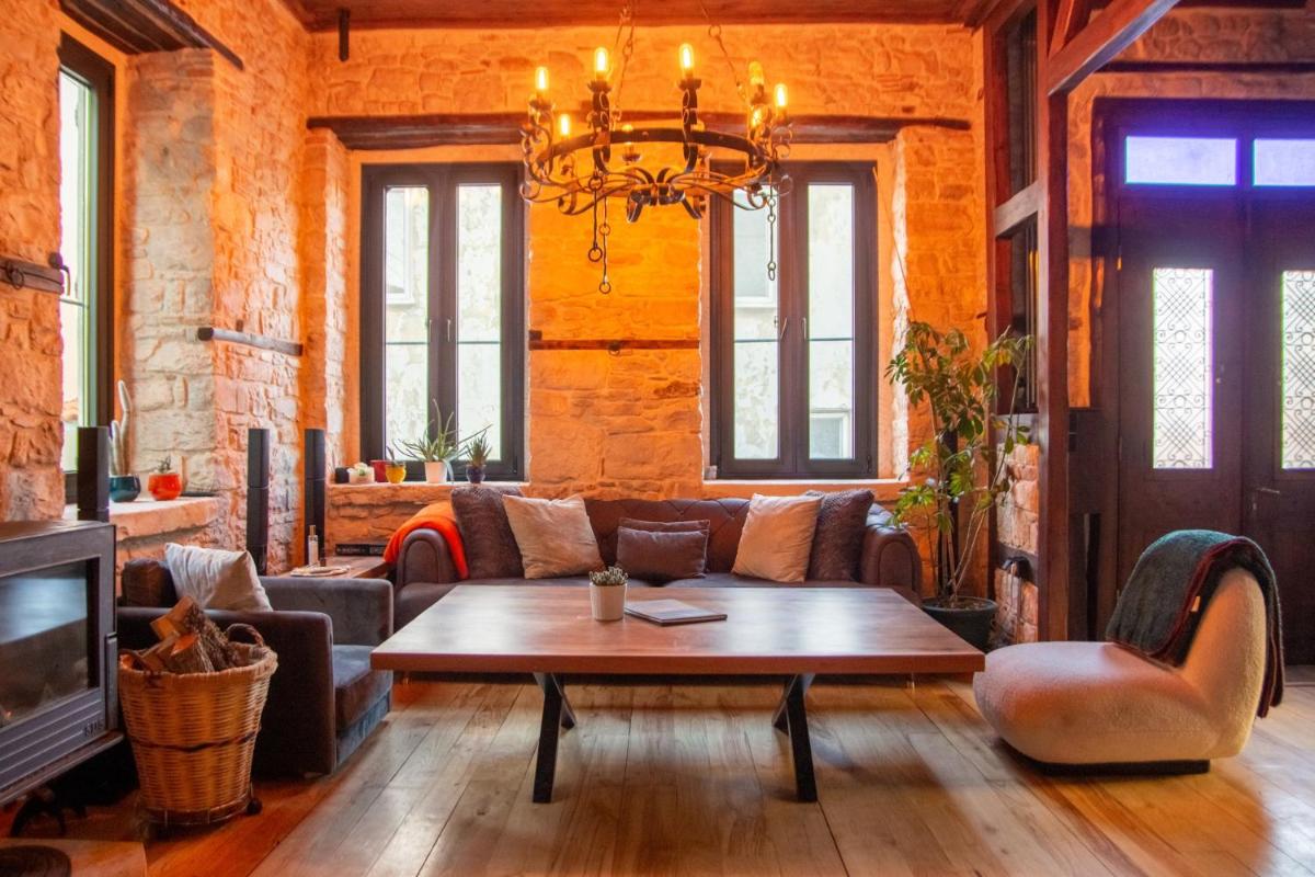 Enchanting Stone House in Urla with Backyard - Housity