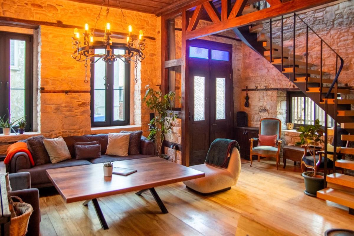 Enchanting Stone House in Urla with Backyard - Housity