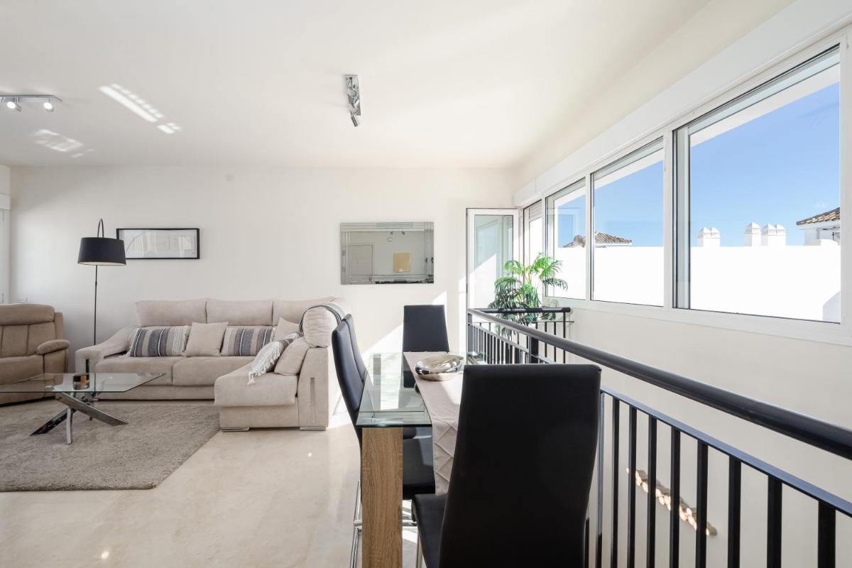 Valle Romano Golf Resort Penthouse Apartmento - Housity