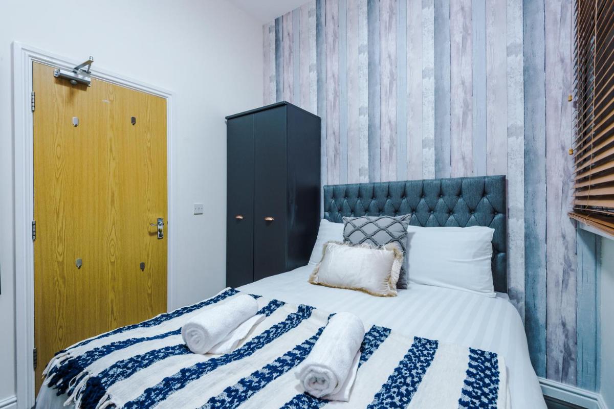 Air Host and Stay - Mason house, 2 bedrooms, heart of Liverpool One - Housity