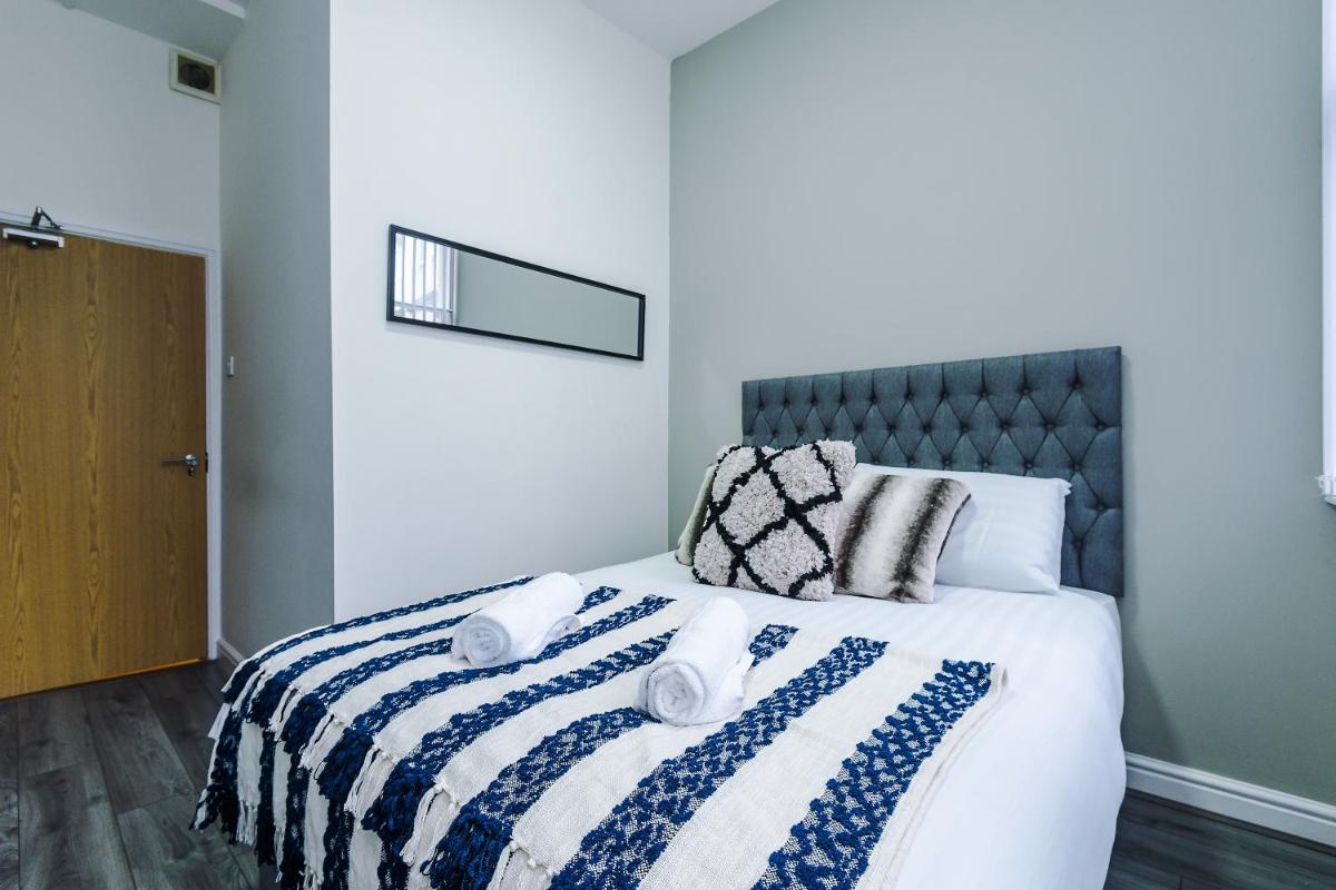 Air Host and Stay - Mason house, 2 bedrooms, heart of Liverpool One - Housity