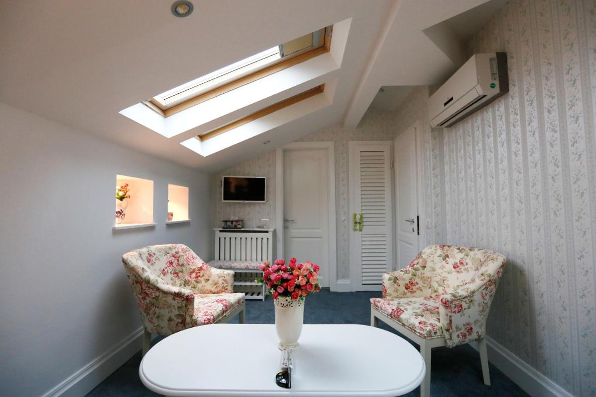 Hotel Les Jardins Carol - Housity