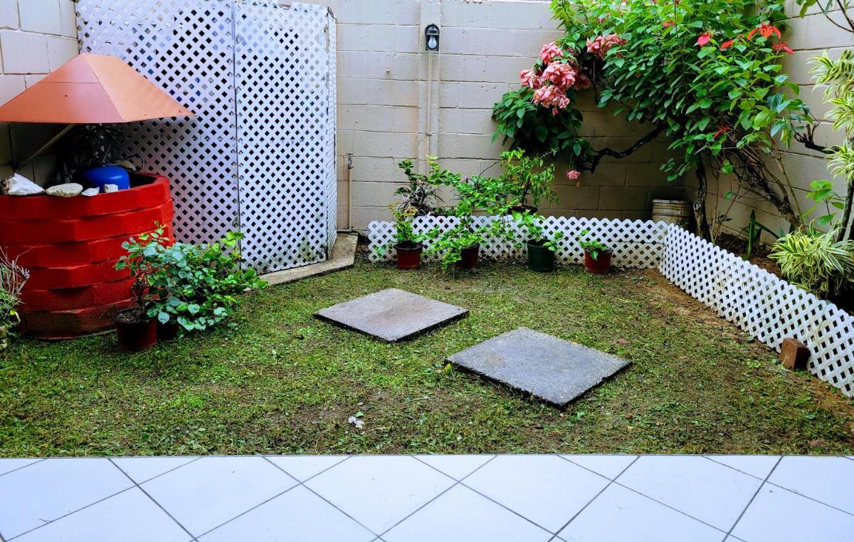 Auntie's Oasis - Housity
