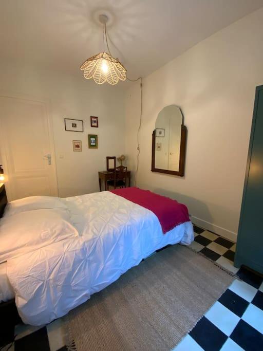 Charmante maisonnette jardin Triangle d'or - Housity