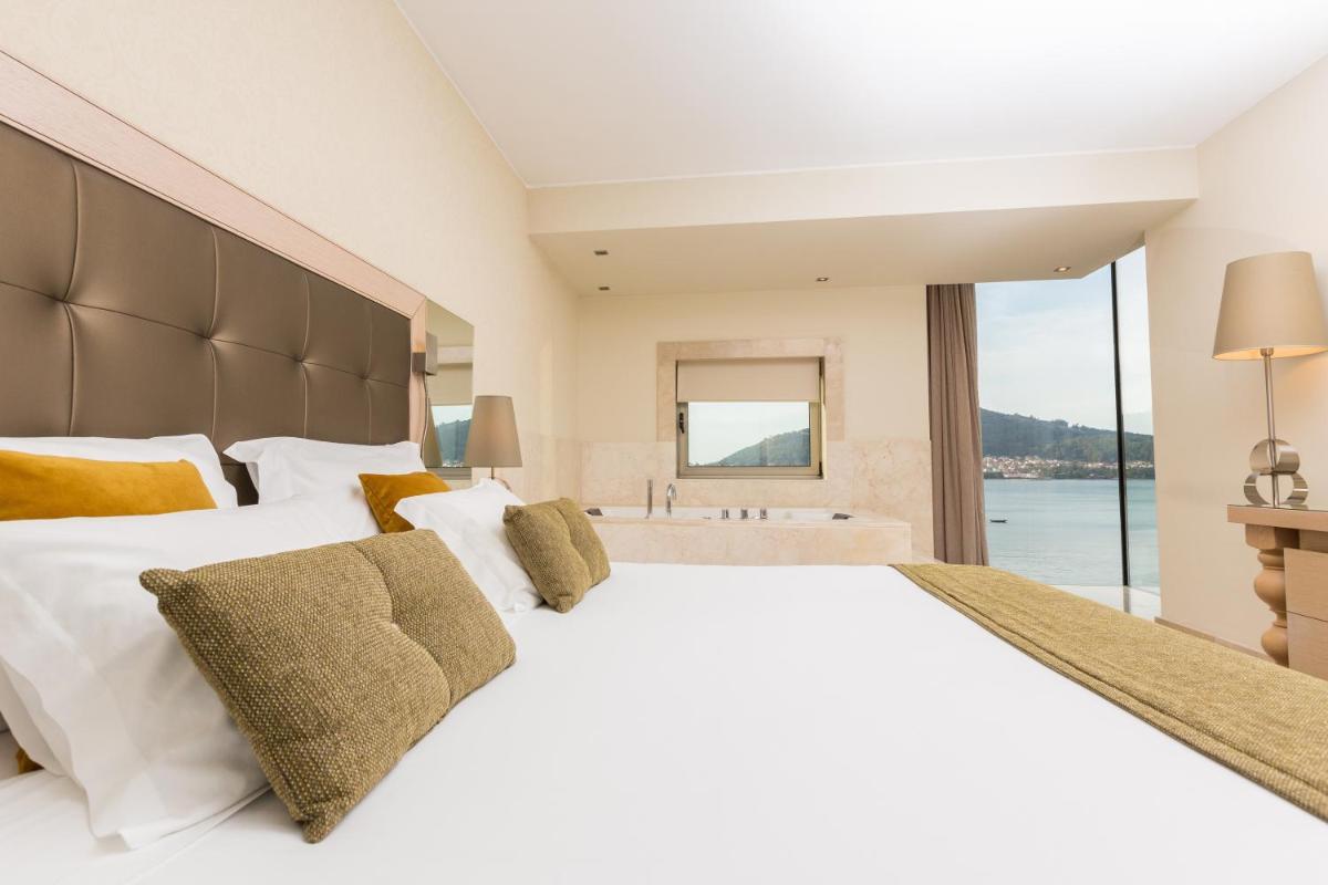 Uma cama ou camas num quarto em Hotel Porta do Sol Conference & SPA