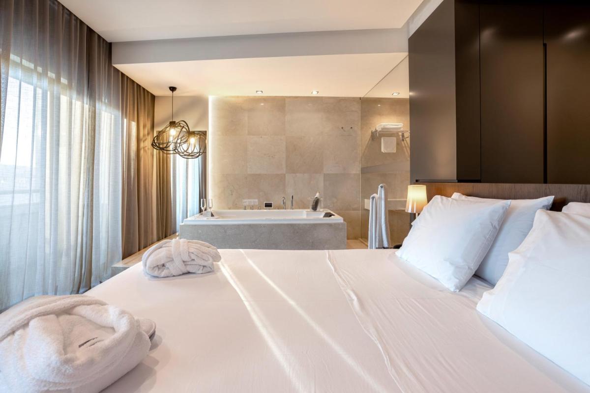 Uma cama ou camas num quarto em Hotel Porta do Sol Conference & SPA