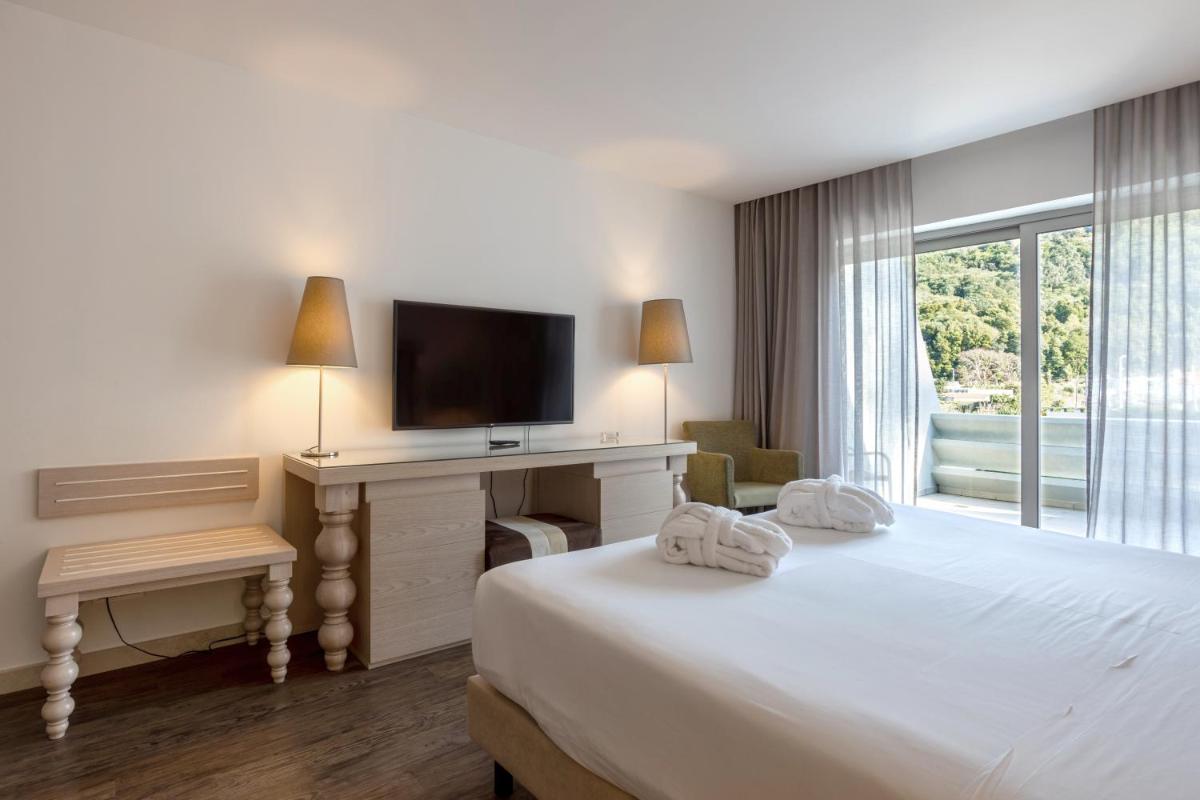 Uma cama ou camas num quarto em Hotel Porta do Sol Conference & SPA
