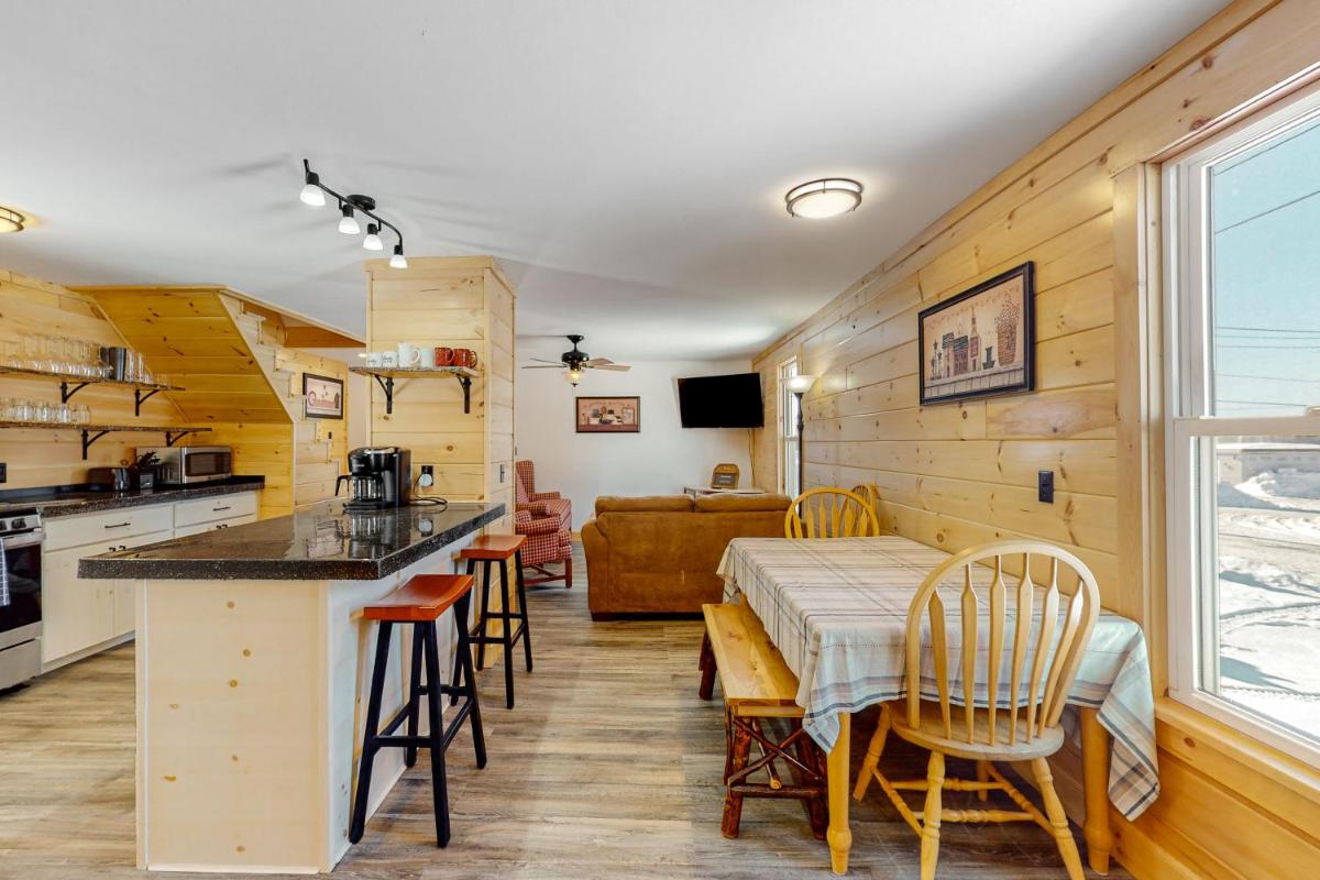 Greenville Getaway - Housity