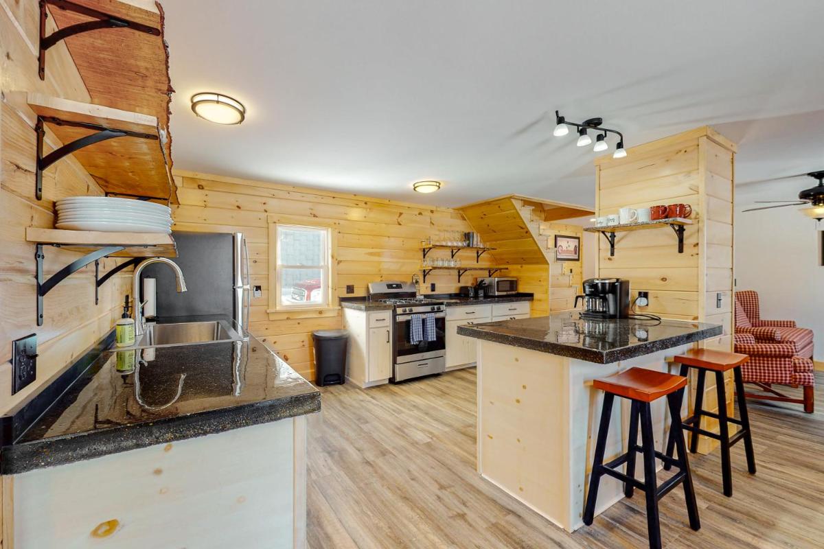 Greenville Getaway - Housity