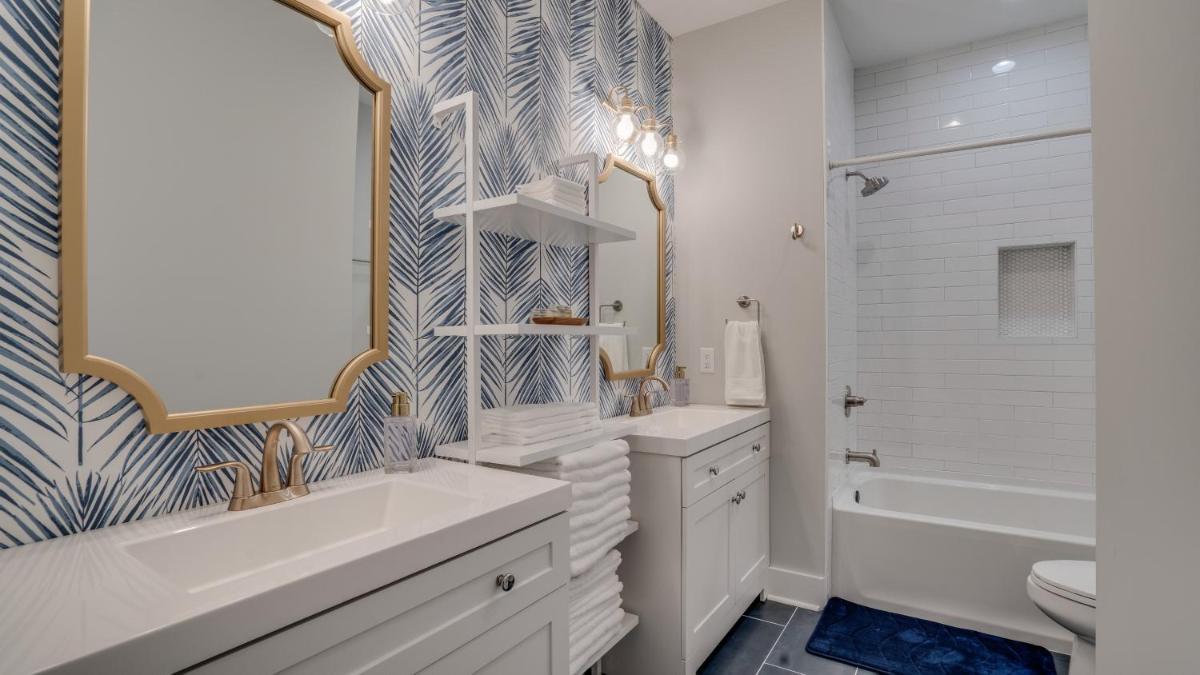 Stunning Stayin' Sandy-Private POOL & Walk to Beach! - Housity