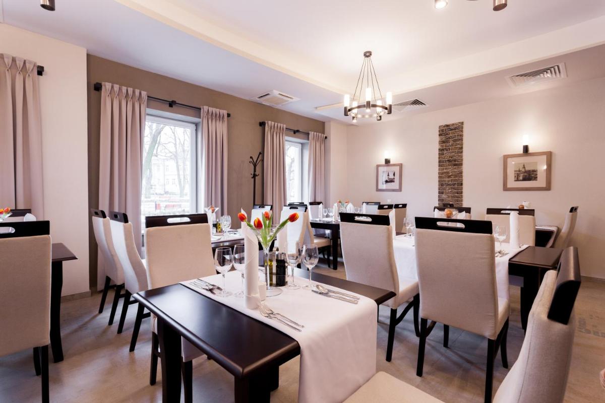 Pod Ratuszem - Housity