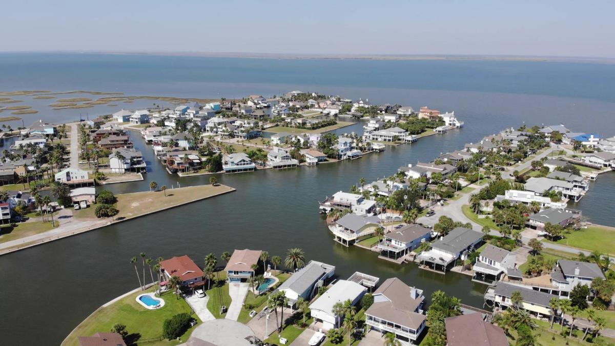 Reel Paradise - Housity