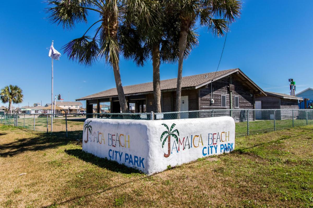 Reel Paradise - Housity