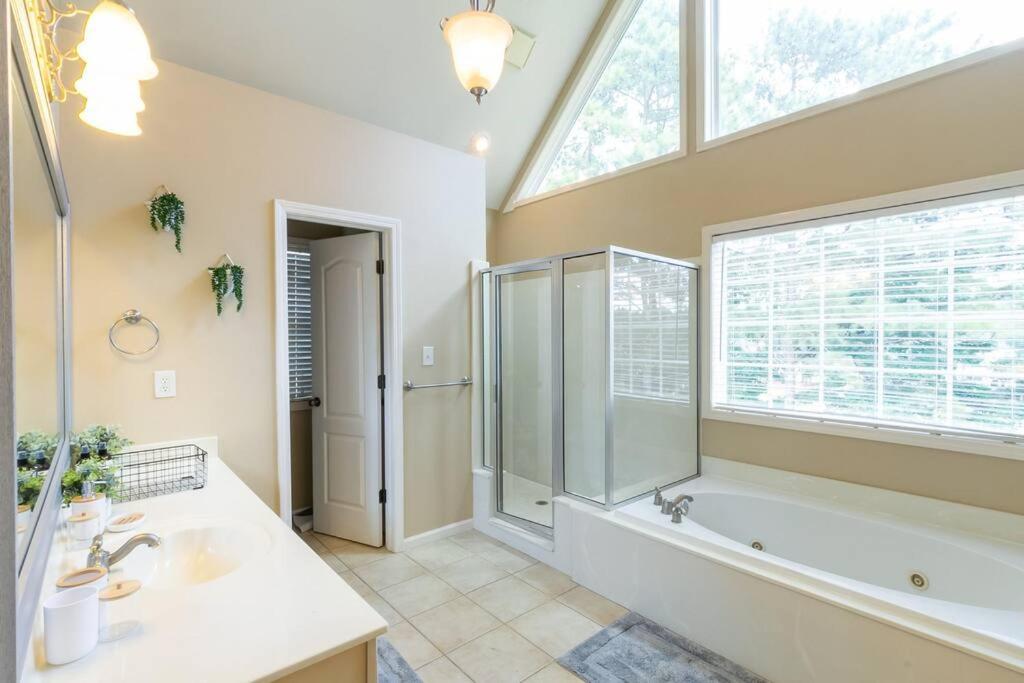 Beautiful 4BR House Stockbridge Escape - Housity