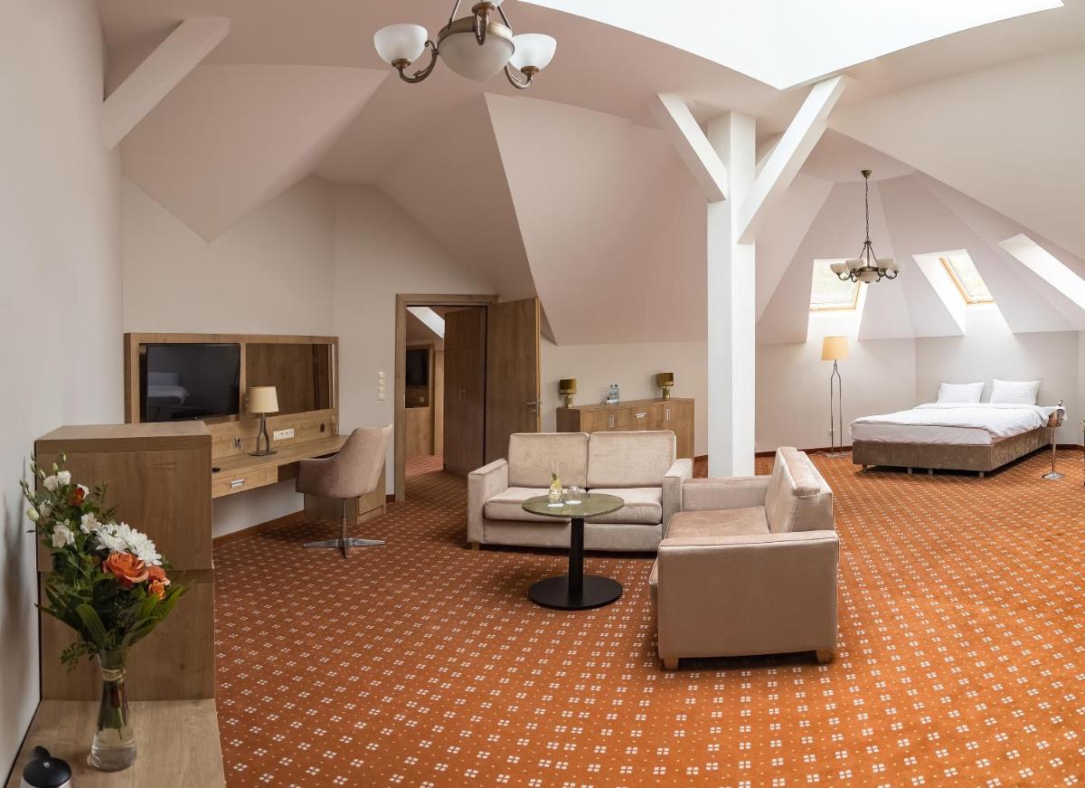 Hotel Malbork - Centrum Konferencyjne - Housity