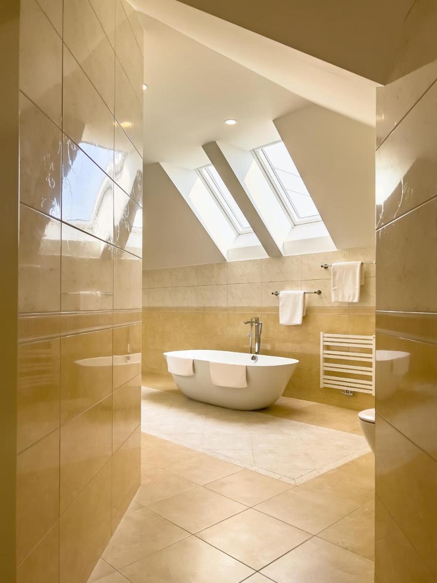 Hotel Malbork - Centrum Konferencyjne - Housity