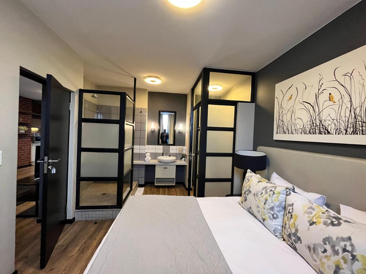 The Vantage Serviced Apartment Collection - Housity