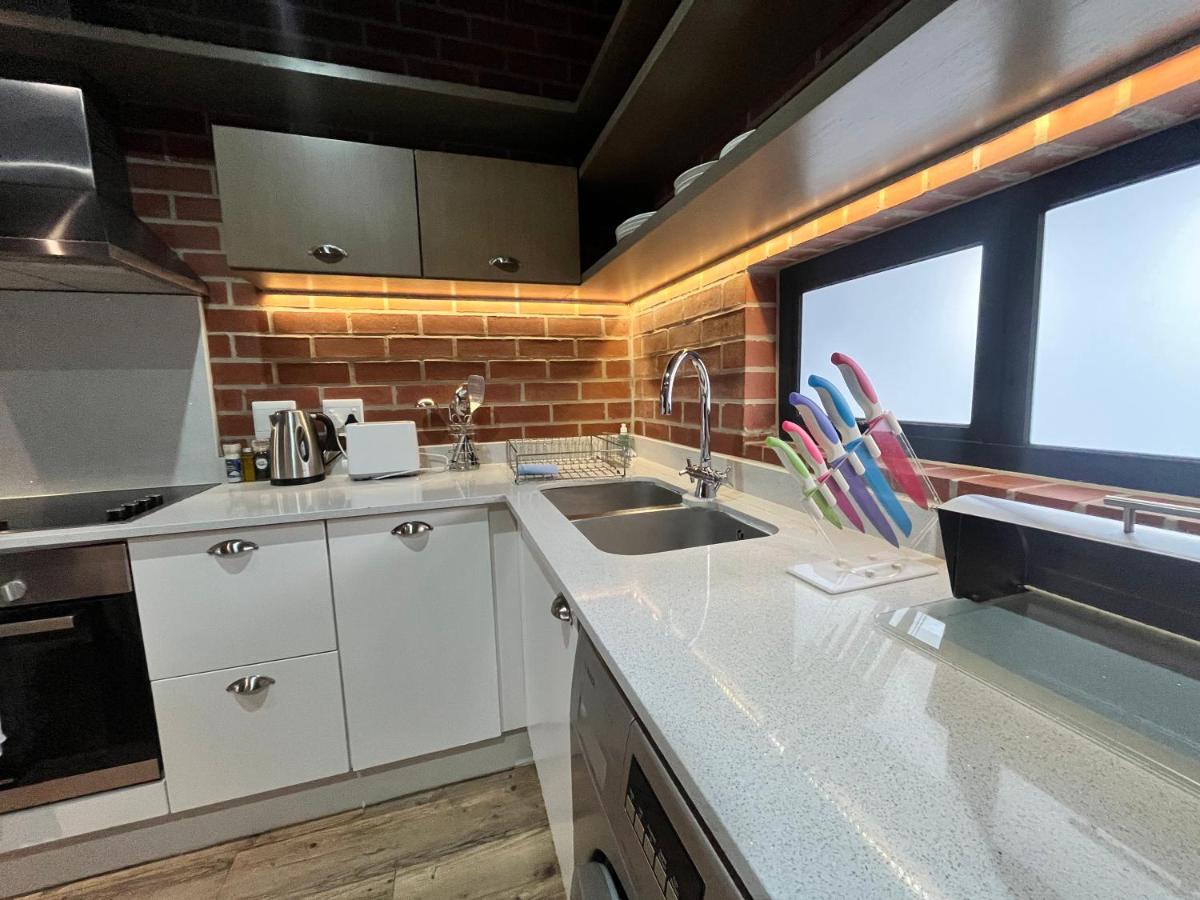 The Vantage Serviced Apartment Collection - Housity