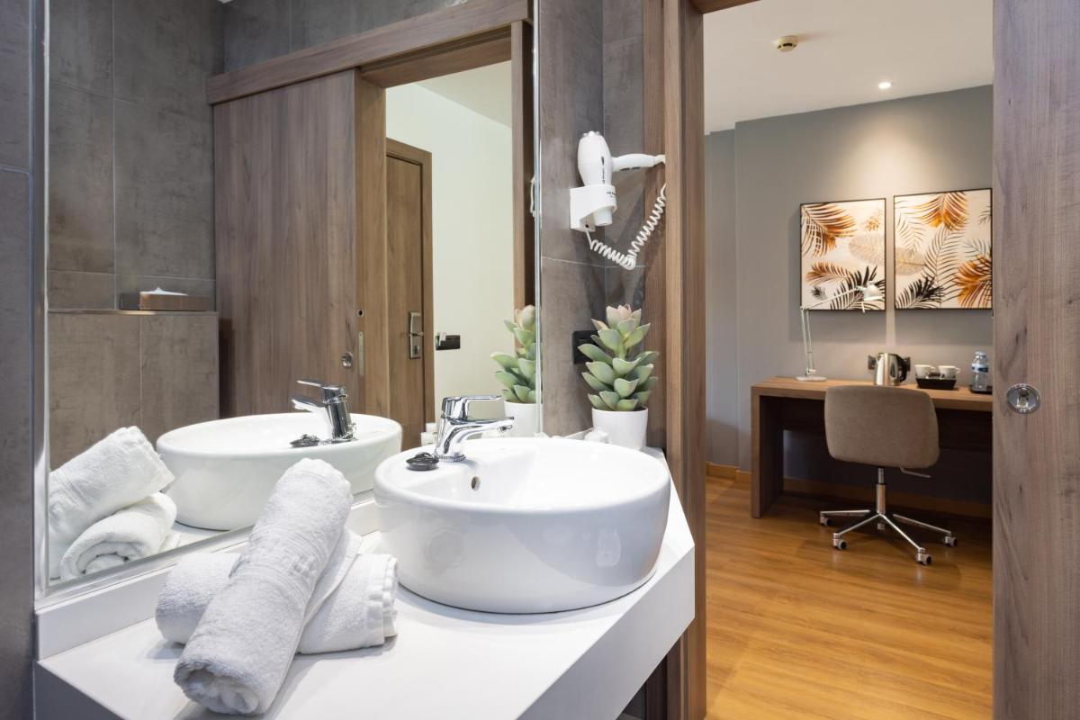 Suitetrails - Hotel Colon Rambla
