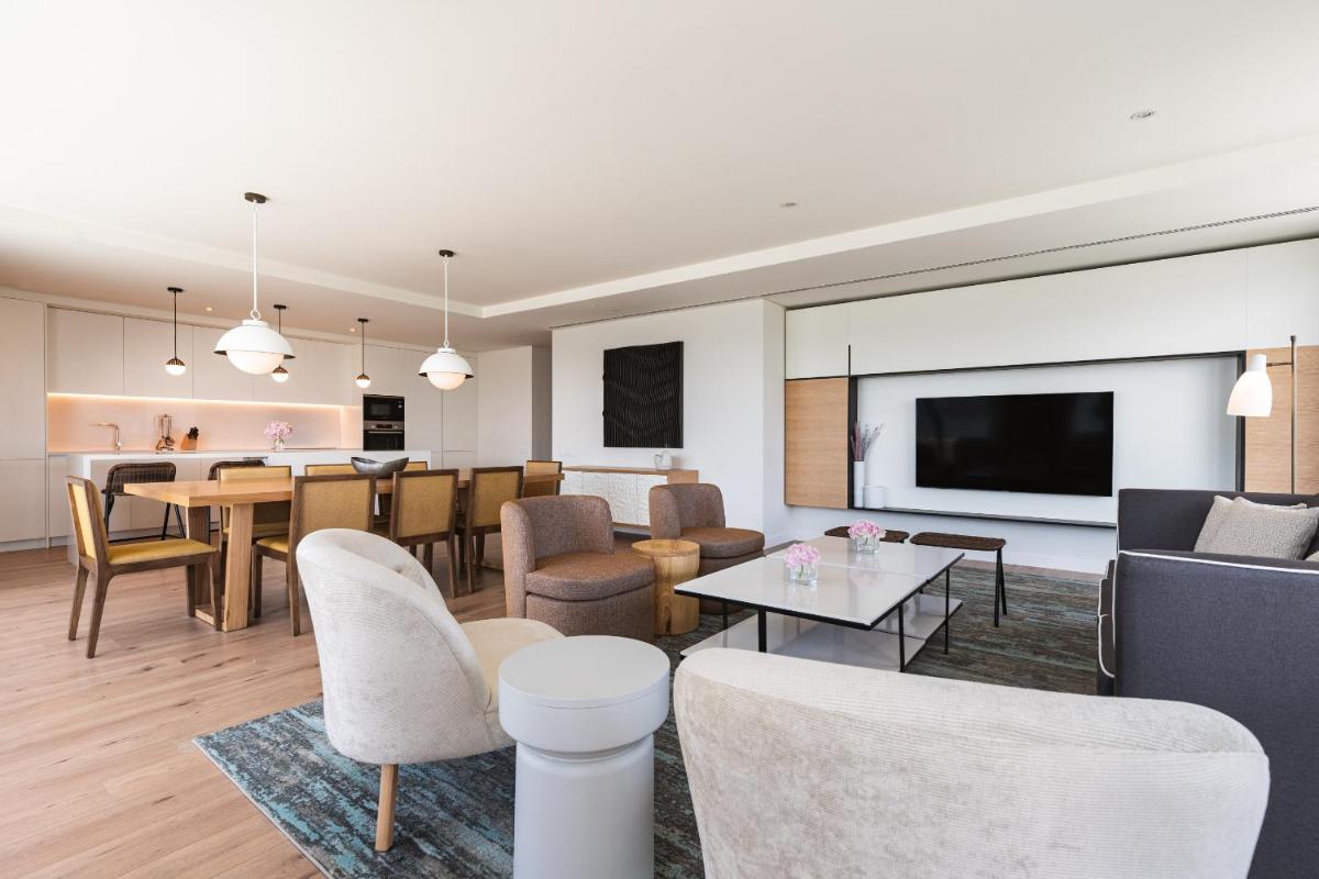 Uma televisão e/ou sistema de entretenimento em Hyatt Regency Lisbon
