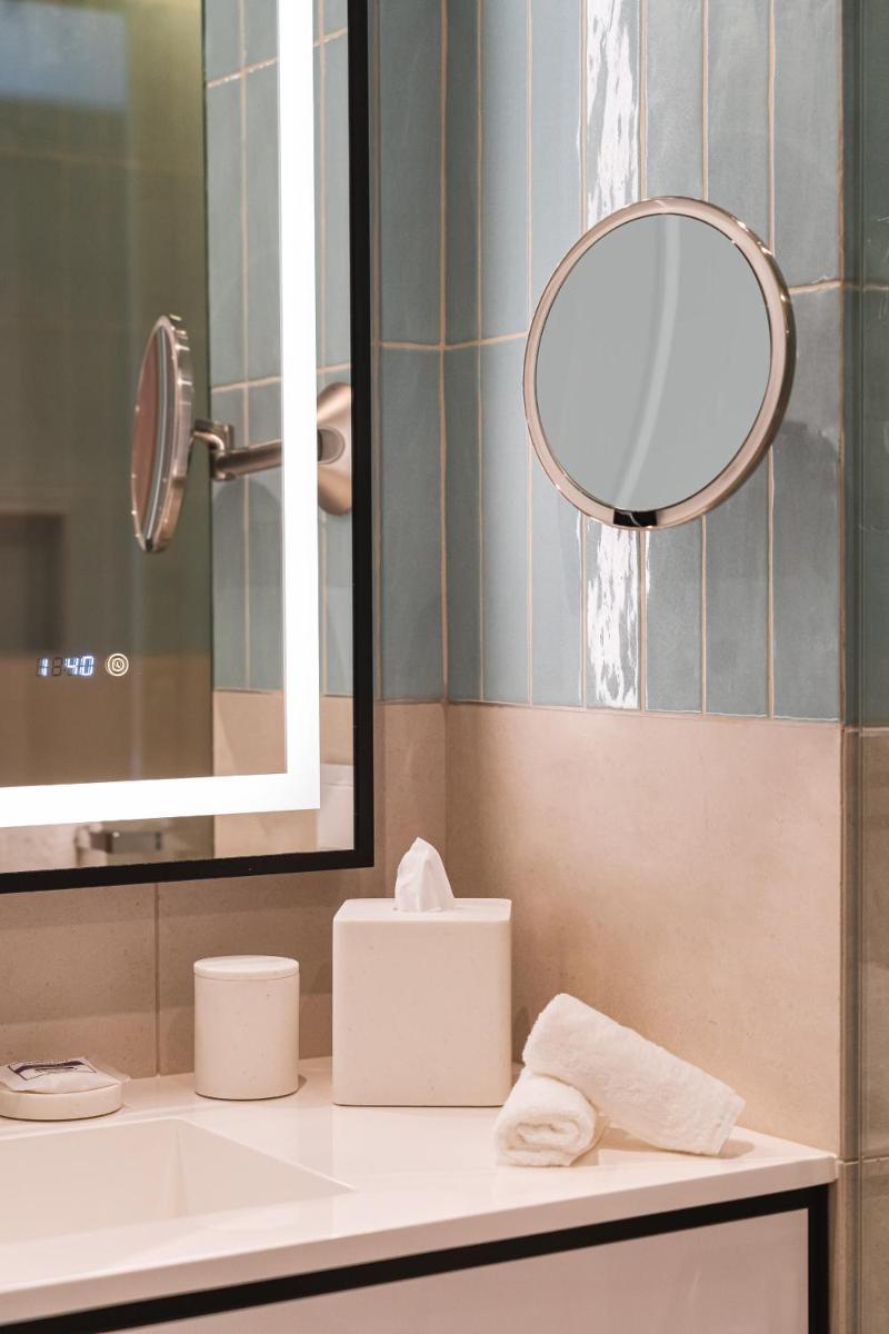 Uma casa de banho em Hyatt Regency Lisbon