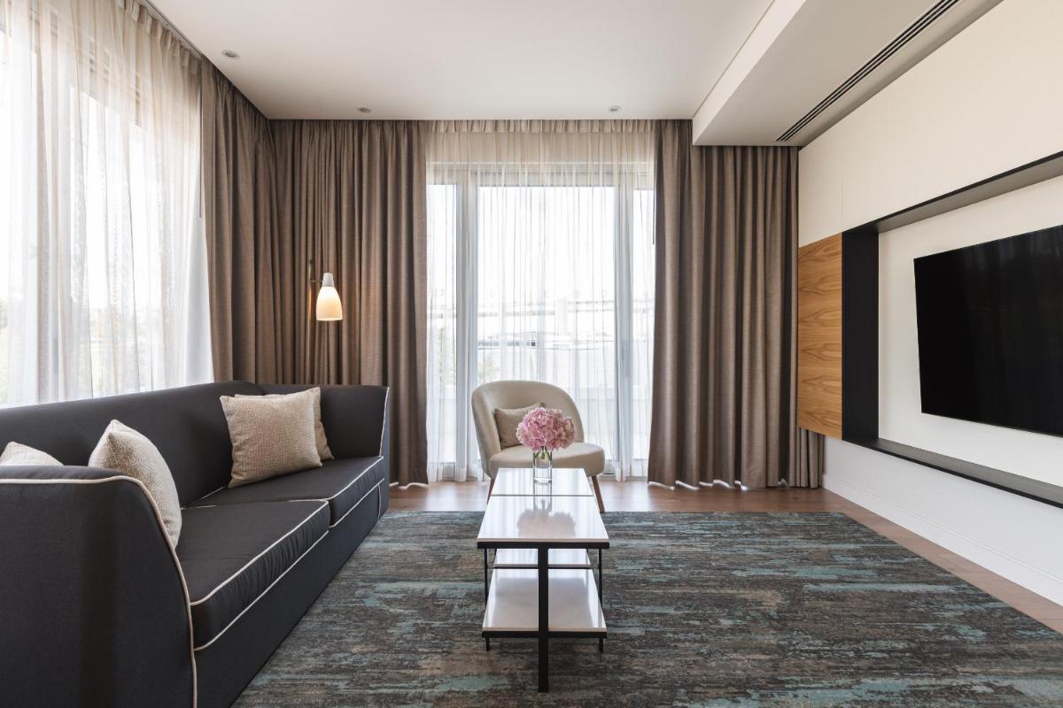 Uma televisão e/ou sistema de entretenimento em Hyatt Regency Lisbon