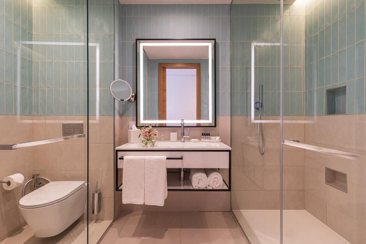 Uma casa de banho em Hyatt Regency Lisbon