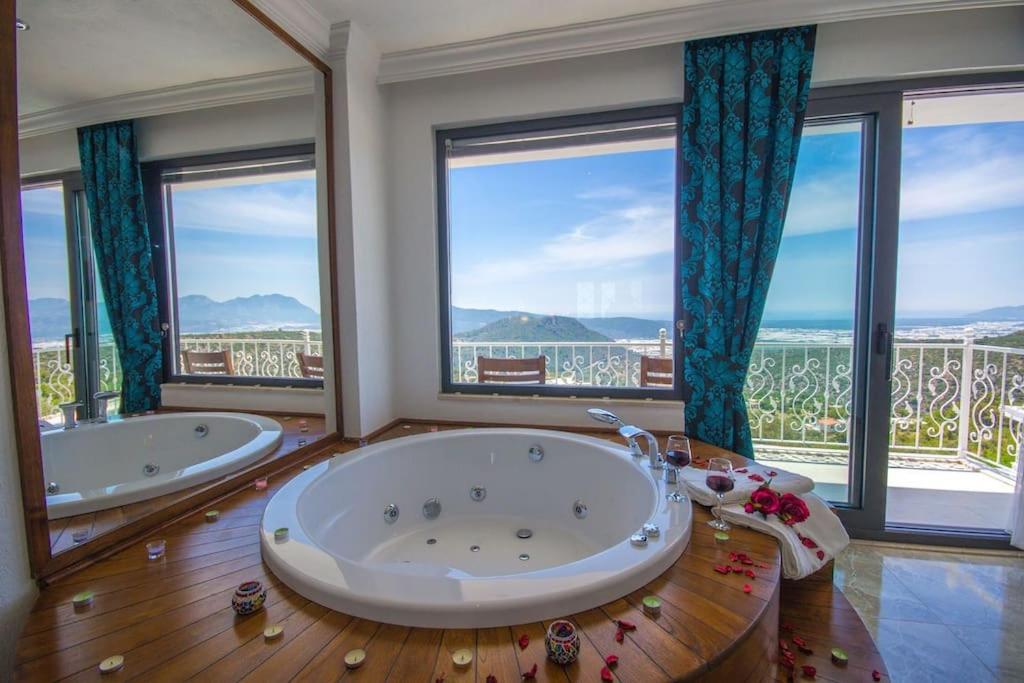 Villa Adel - Housity