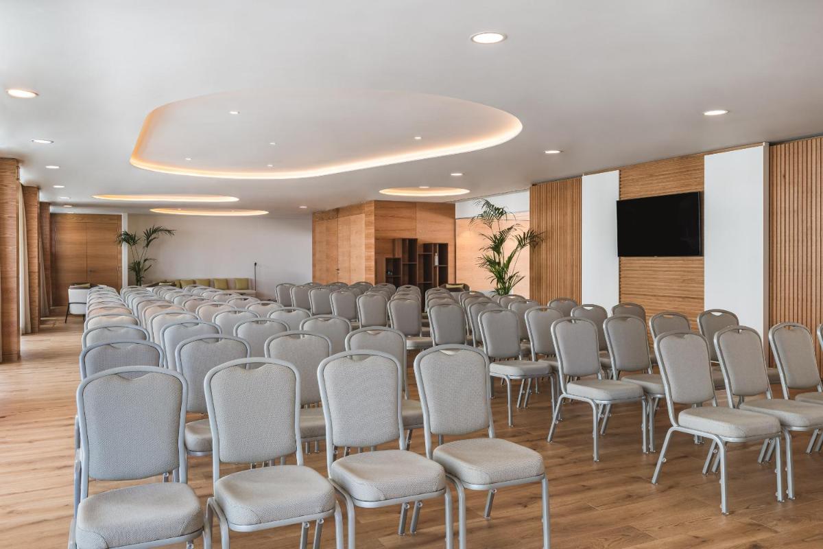 Uma televisão e/ou sistema de entretenimento em Hyatt Regency Lisbon