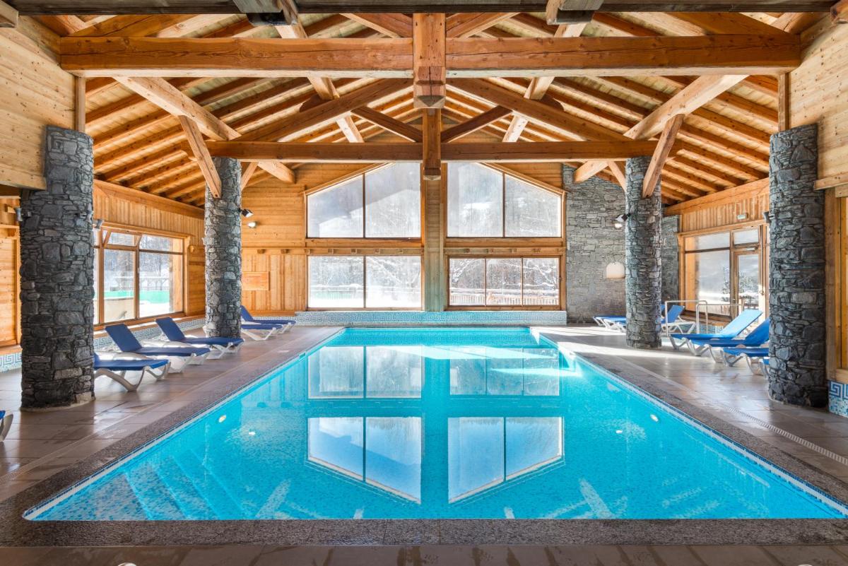 Piscine de l'établissement Lagrange Vacances Le Hameau du Rocher Blanc ou située à proximité