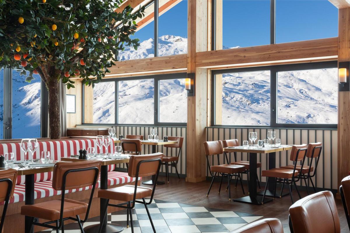 Vue générale sur la montagne ou vue sur la montagne depuis l'hôtel